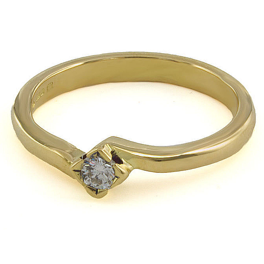 18ct gold Diamond solitaire Ring size Q